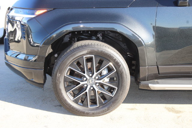 Certified 2025 Lexus GX 550 w/ Accessory Package (2T) AWD/4WD image 4