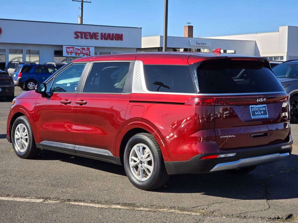 Used 2024 Kia Carnival LX image 3
