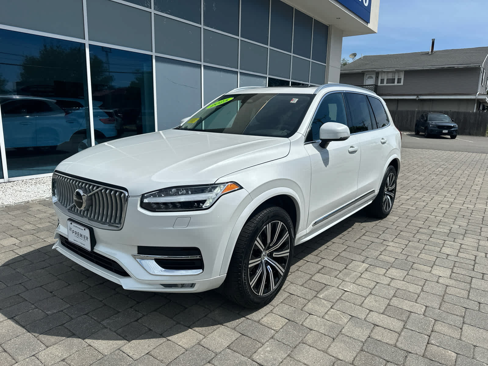 Used 2025 Volvo XC90 B5 Core w/ Protection Package Premier AWD/4WD image 4