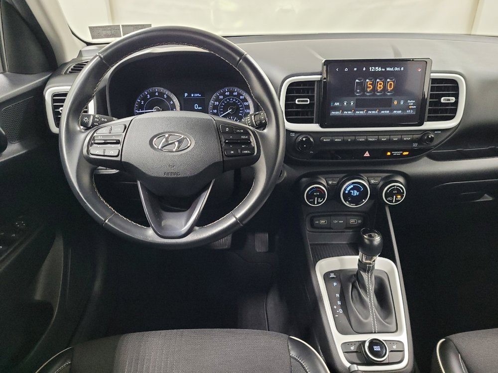 Used 2022 Hyundai Venue Limited image 22