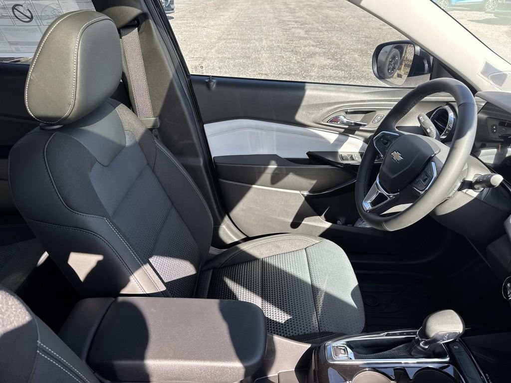 New 2026 Chevrolet Trax LT w/ Sunroof Package image 10