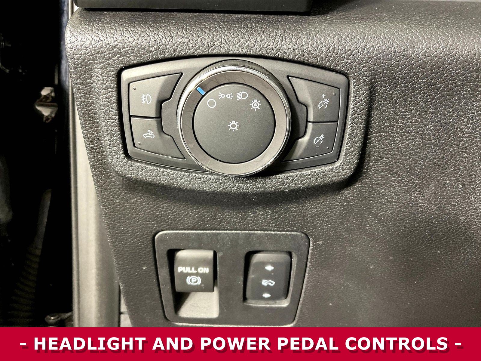 Used 2018 Ford F150 XLT w/ Equipment Group 302A Luxury AWD/4WD image 38