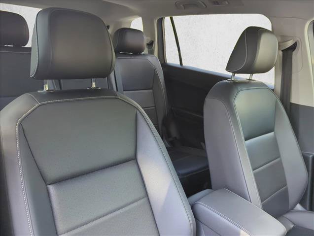 Used 2021 Volkswagen Tiguan SE w/ Panoramic Sunroof Package FWD image 29