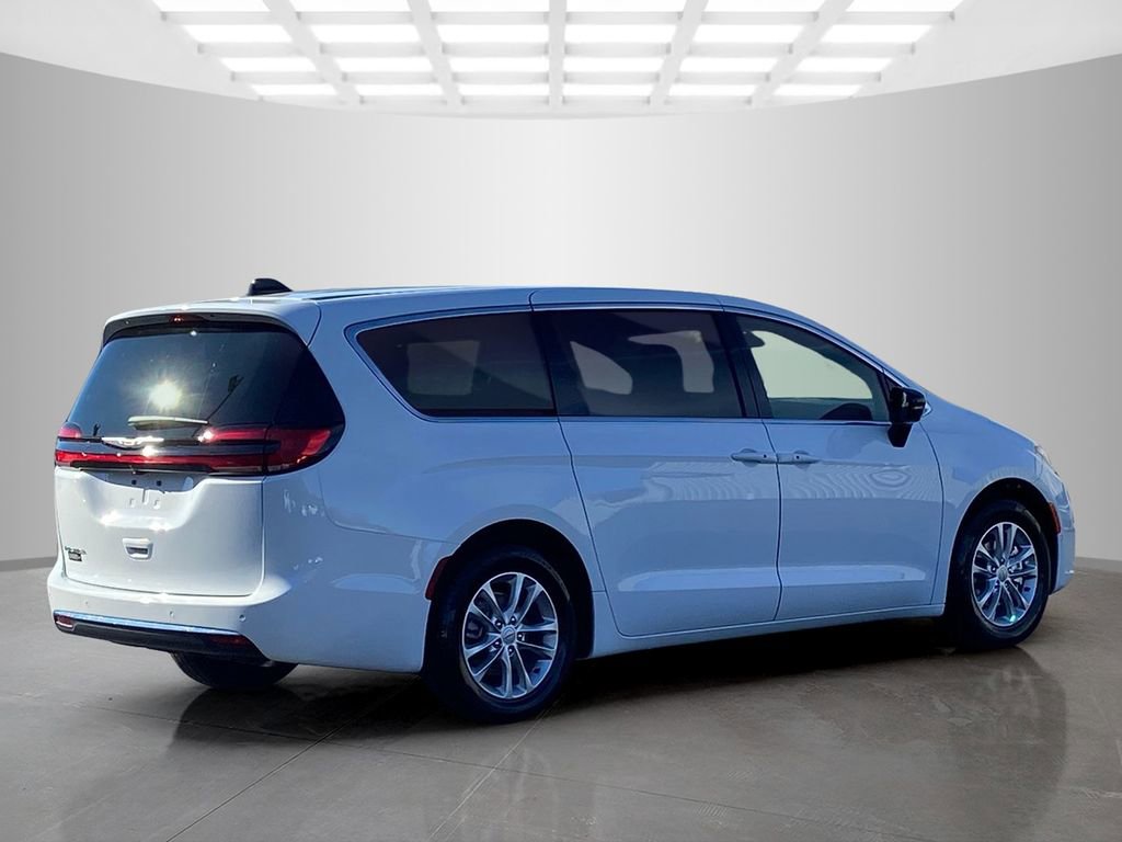 New 2026 Chrysler Pacifica Select image 7