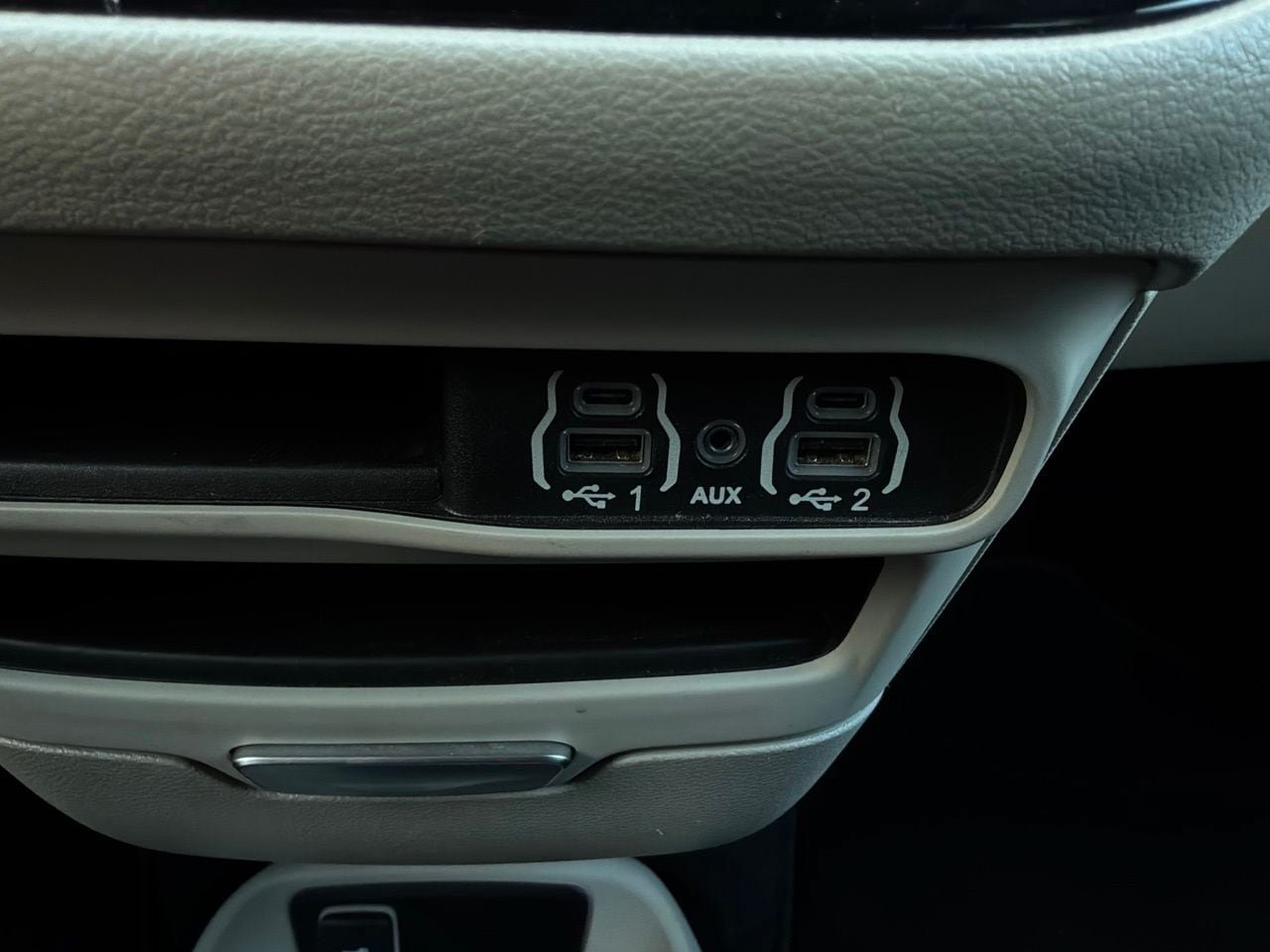 Used 2023 Chrysler Voyager LX FWD image 25