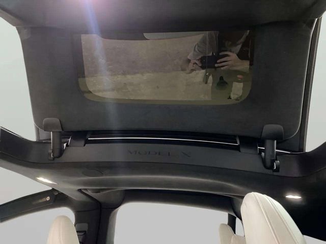 Used 2022 Tesla Model X image 33