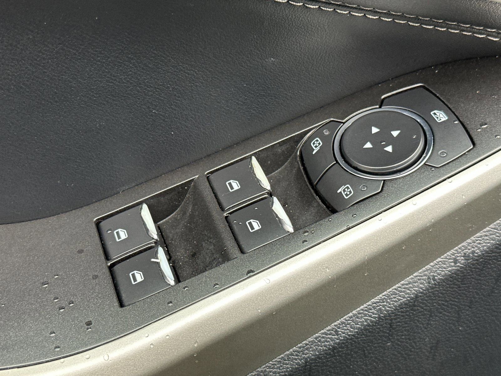 Used 2022 Ford Explorer XLT image 29