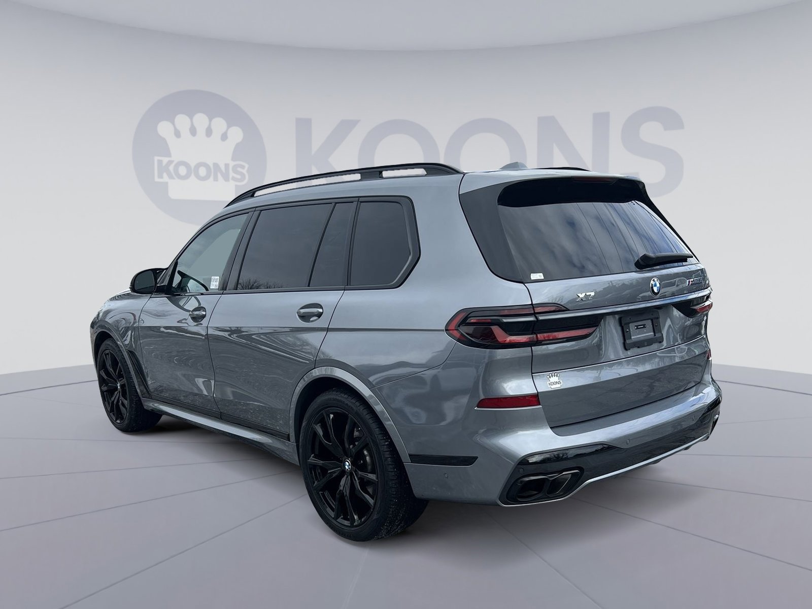 Used 2024 BMW X7 M60i w/ Executive Package image 4