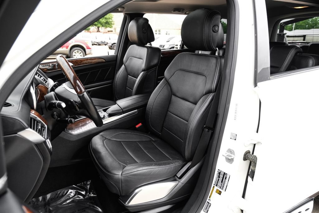 Used 2015 Mercedes-Benz GL 550 4MATIC image 31
