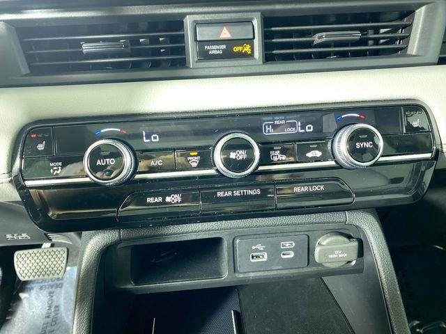 Used 2025 Honda Pilot Touring image 9