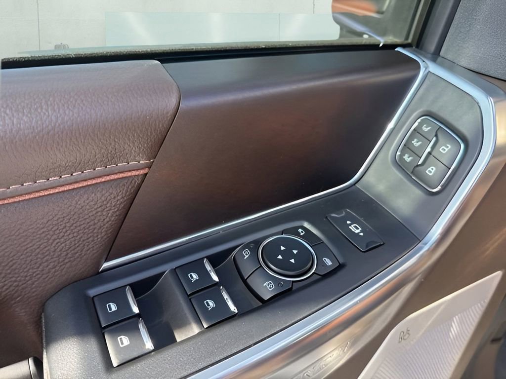 Used 2025 Ford F250 King Ranch w/ Chrome Package image 44