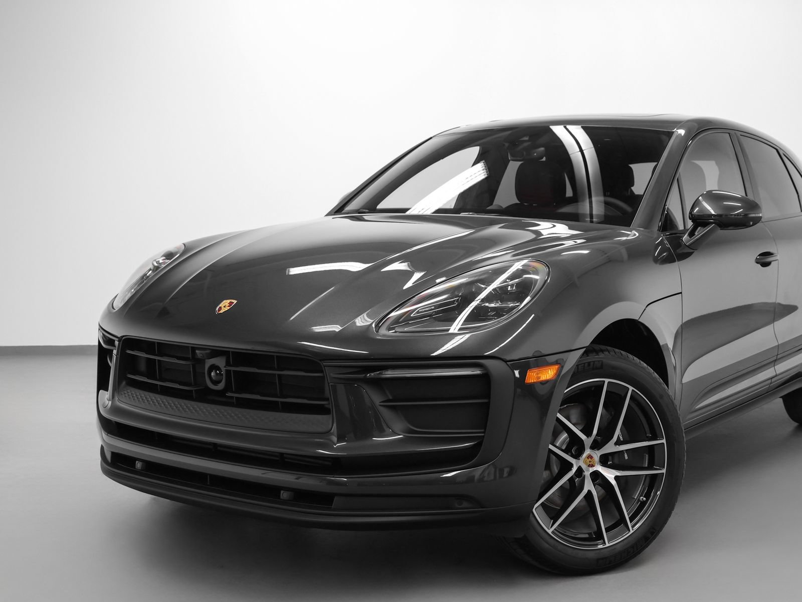 Certified 2026 Porsche Macan AWD/4WD image 7