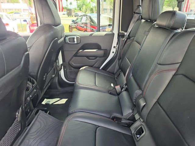 Used 2024 Jeep Gladiator Rubicon w/ Technology Group AWD/4WD image 14