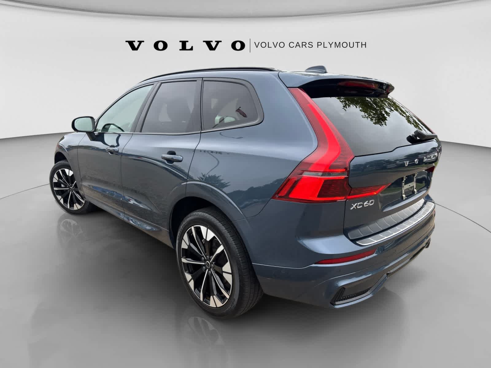 Used 2026 Volvo XC60 B5 Plus AWD/4WD image 9