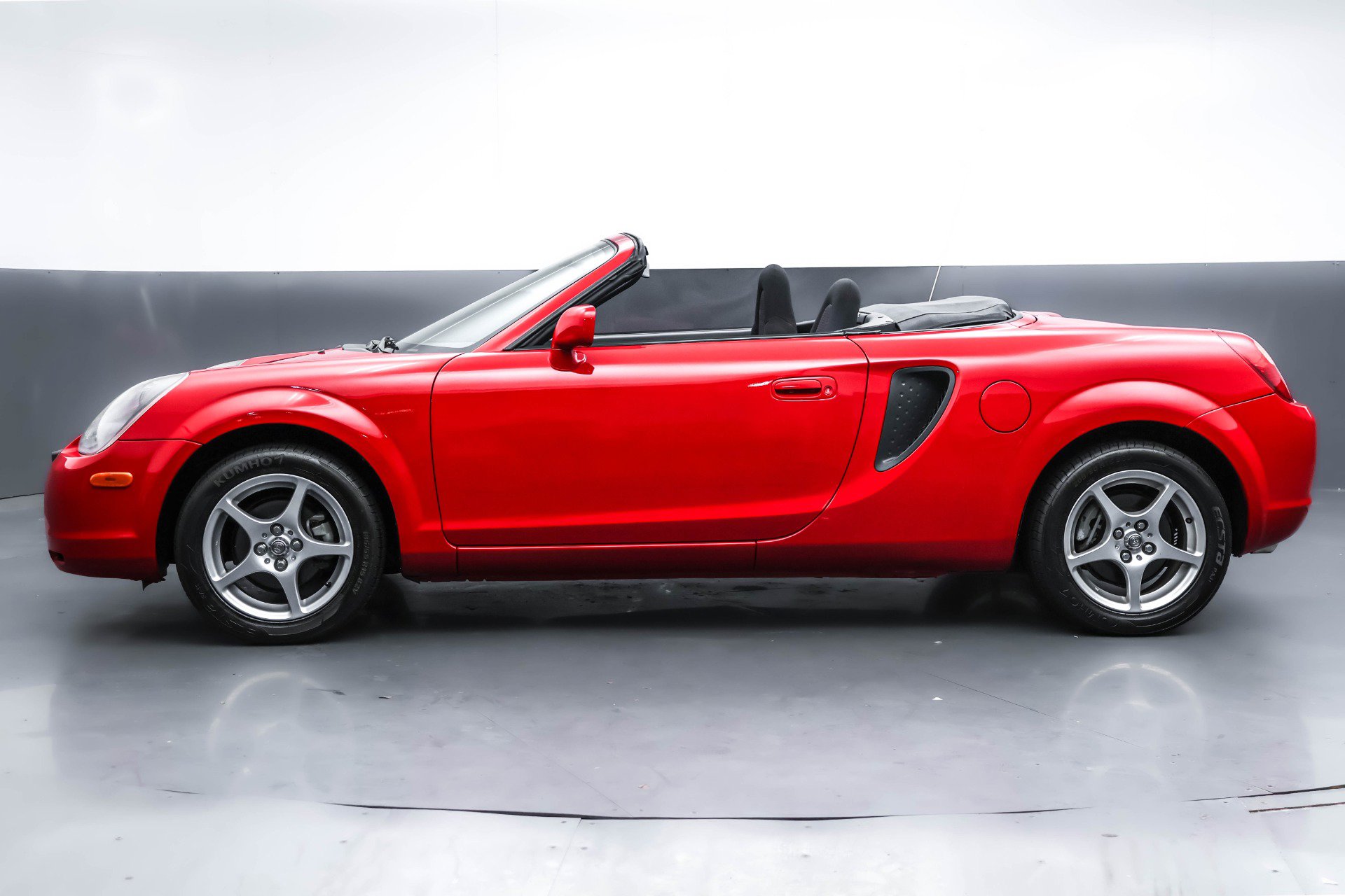 Used 2001 Toyota MR2 image 2