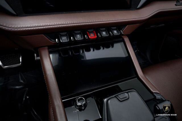 Used 2025 Lamborghini Urus SE AWD/4WD image 27