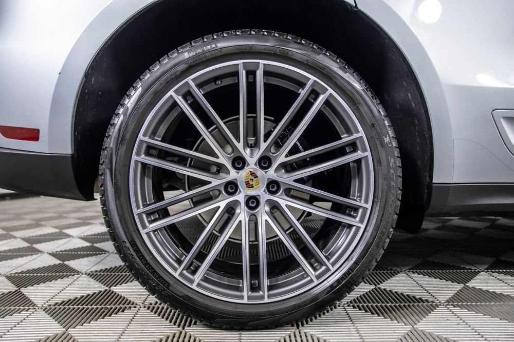Used 2024 Porsche Macan AWD/4WD image 43