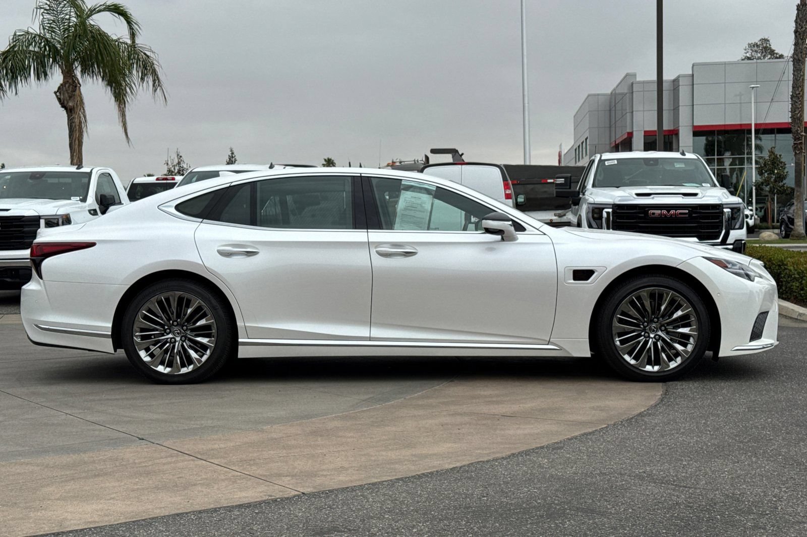 Certified 2023 Lexus LS 500h AWD w/ Luxury Package image 3