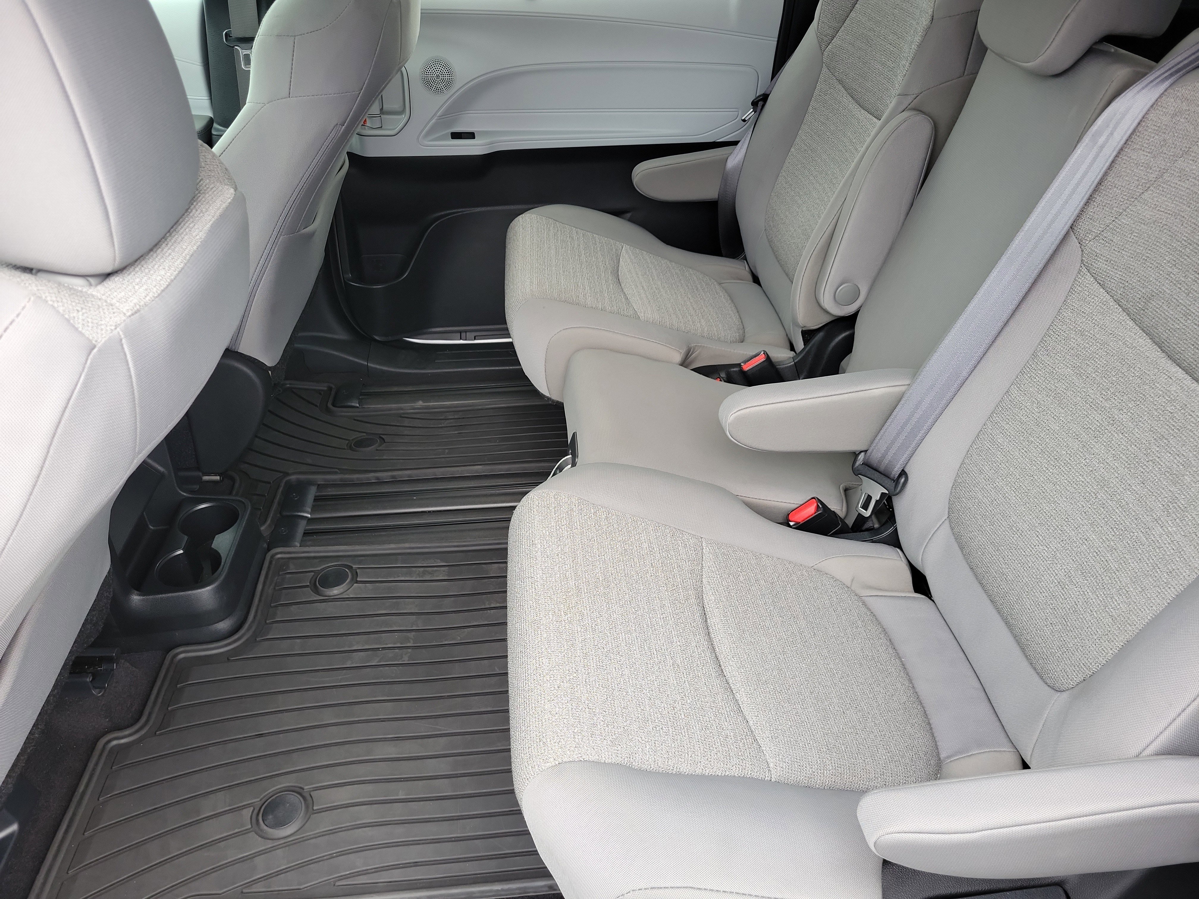 Used 2025 Toyota Sienna LE AWD/4WD image 12