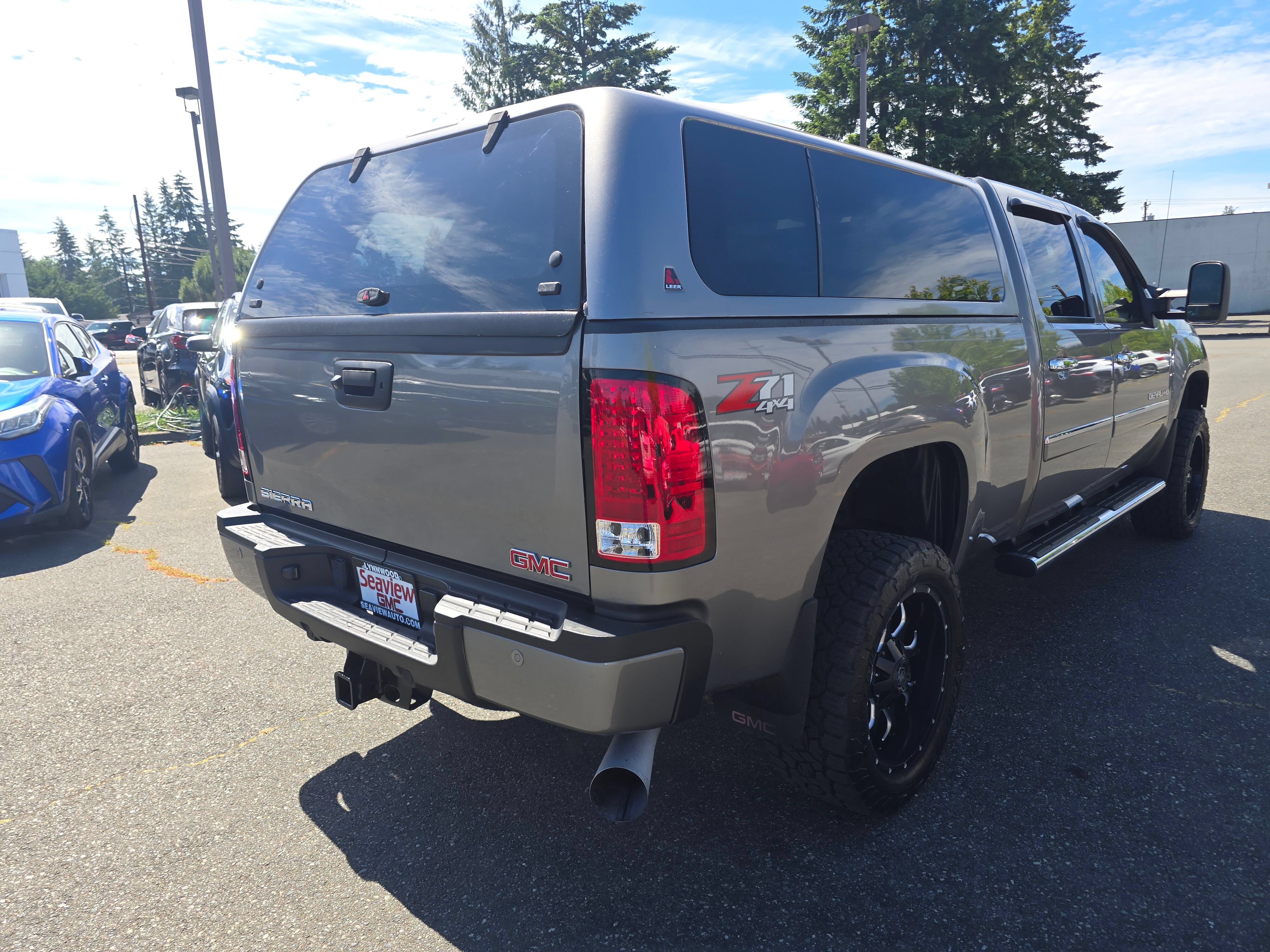 Used 2013 GMC Sierra 2500 Denali w/ Suspension Package, Off-Road AWD/4WD image 7