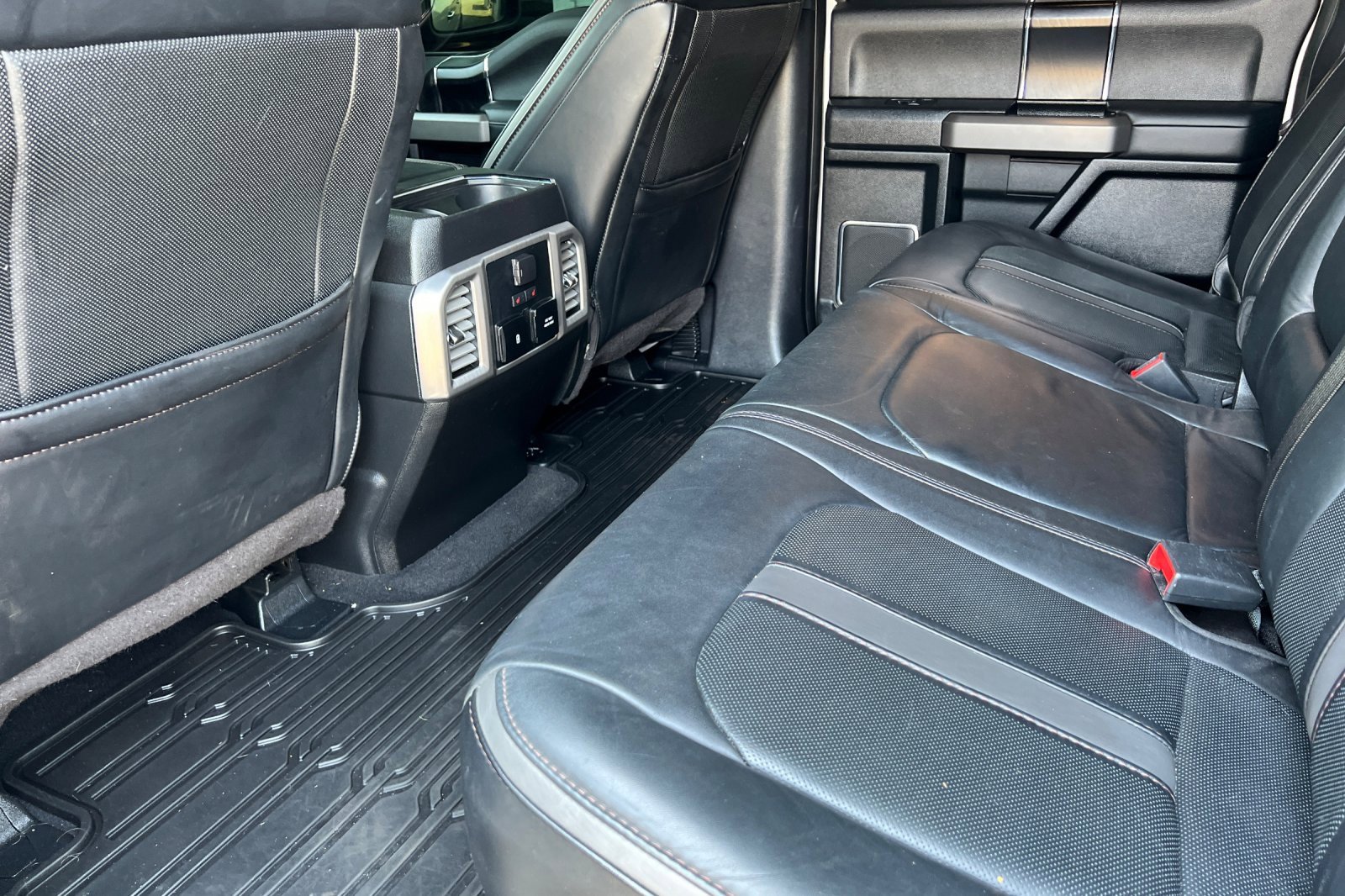 Used 2019 Ford F250 Platinum w/ Platinum Ultimate Package image 12