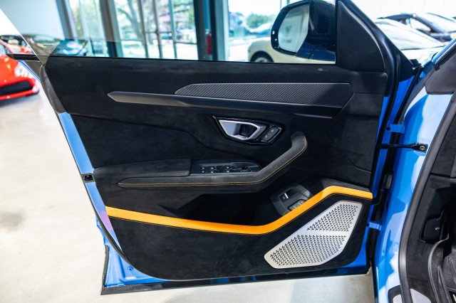 Used 2024 Lamborghini Urus Performante AWD/4WD image 32