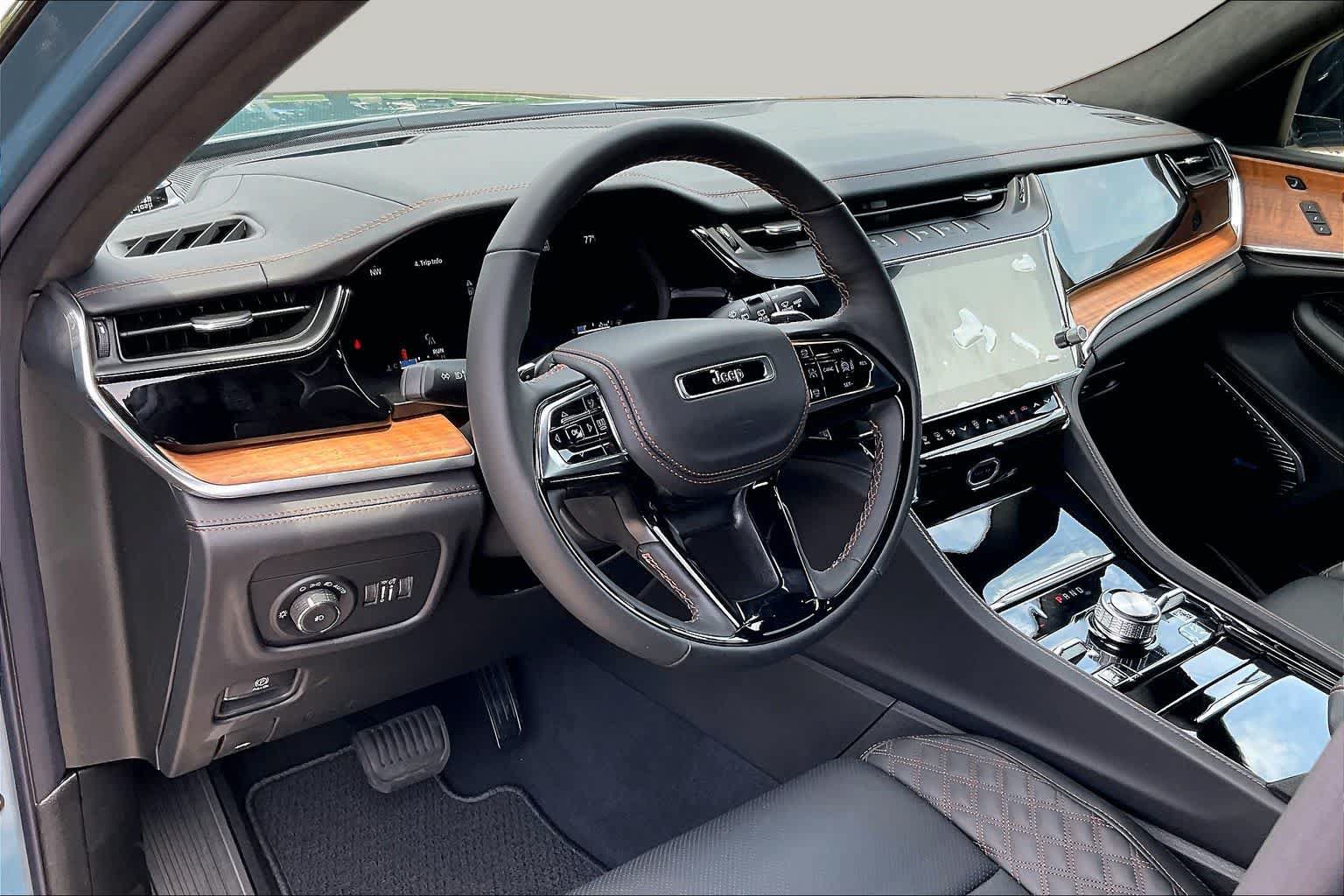 New 2026 Jeep Grand Cherokee Summit AWD/4WD image 8