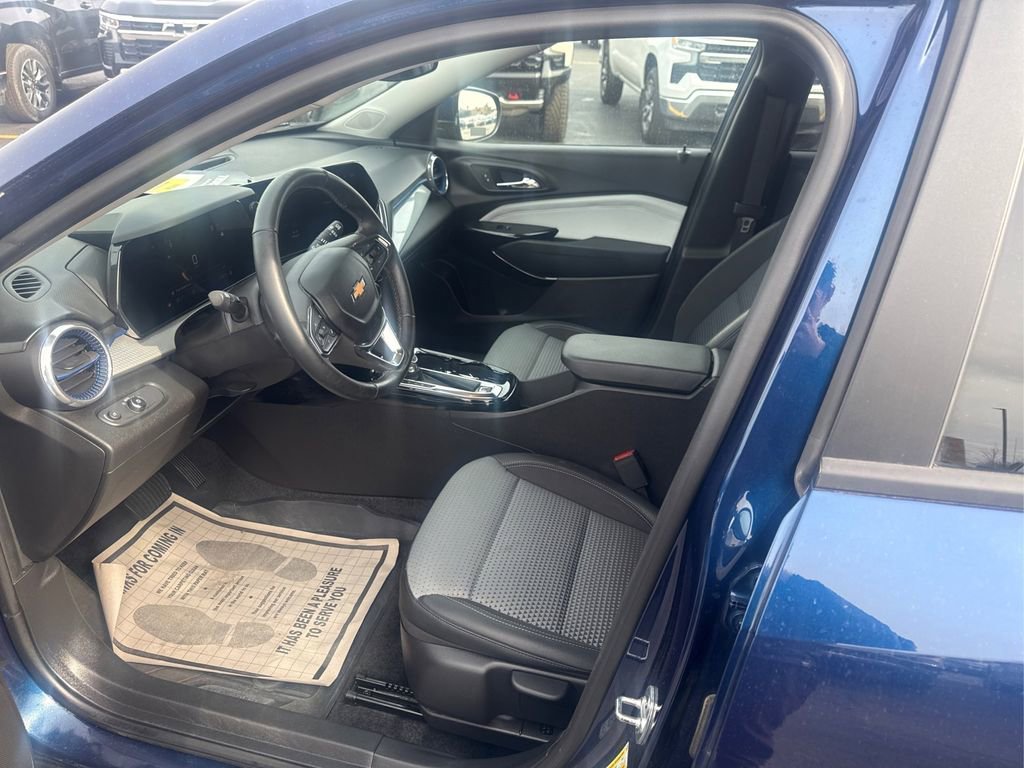 Used 2024 Chevrolet Trax LT w/ Driver Confidence Package FWD image 19