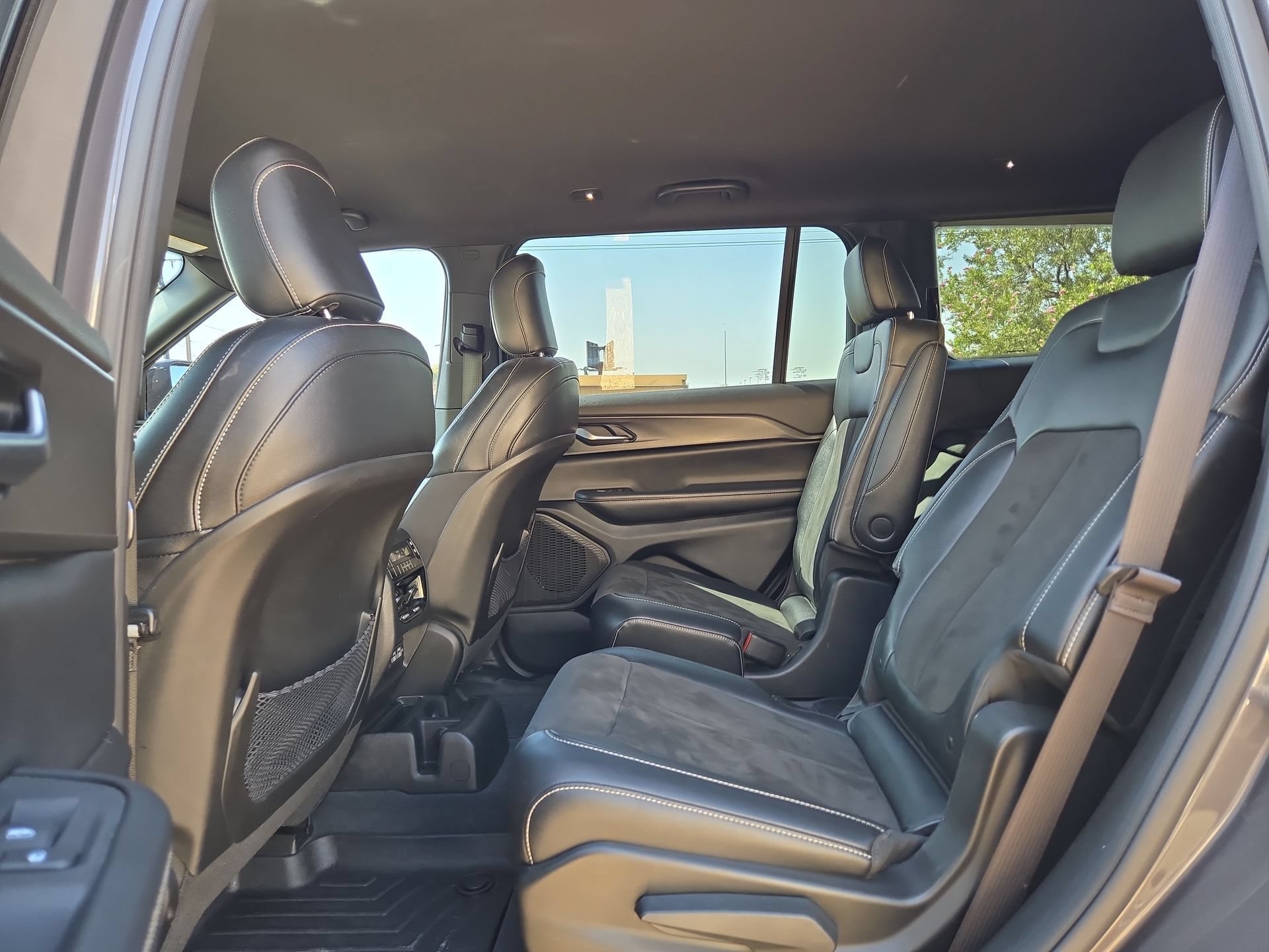 Used 2023 Jeep Grand Cherokee L Laredo AWD/4WD image 13