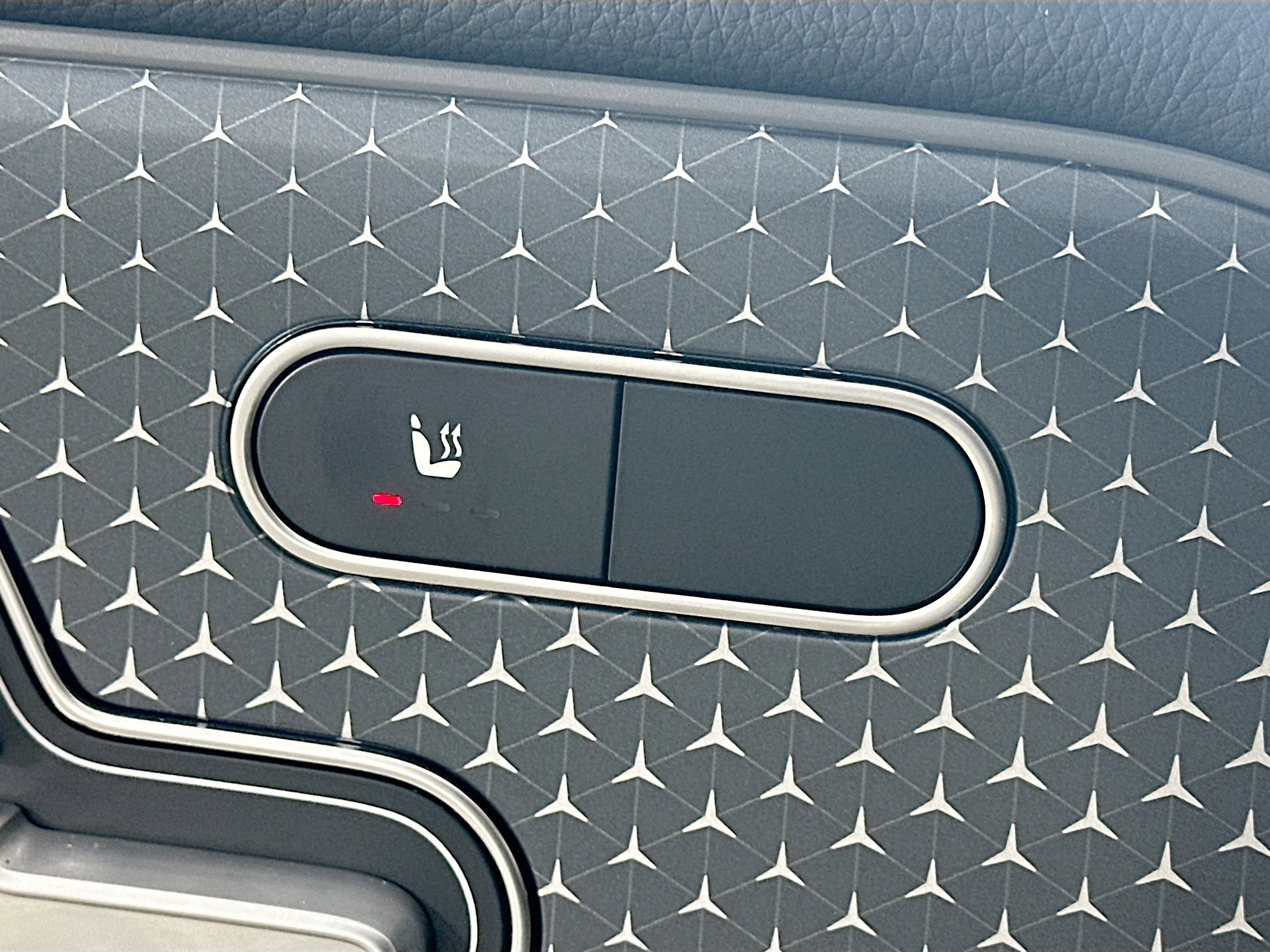 Certified 2025 Mercedes-Benz GLB 250 4MATIC image 26