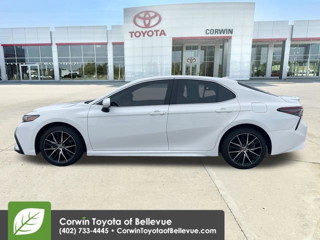 Used 2024 Toyota Camry SE FWD image 2