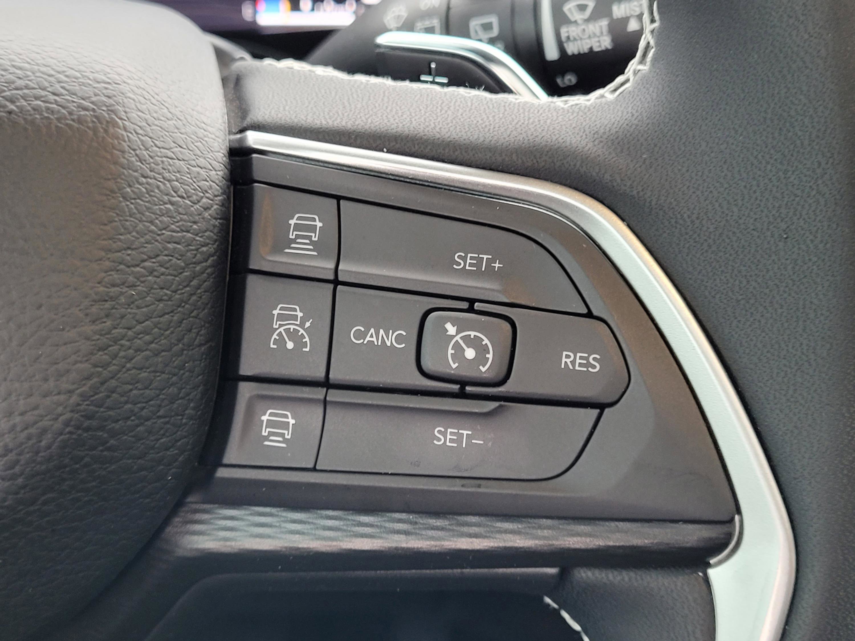 Used 2025 Jeep Grand Cherokee Laredo X image 13