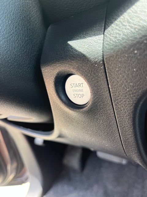 Used 2022 Nissan Frontier SV AWD/4WD image 19