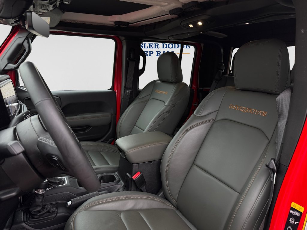Used 2025 Jeep Gladiator Mojave AWD/4WD image 23