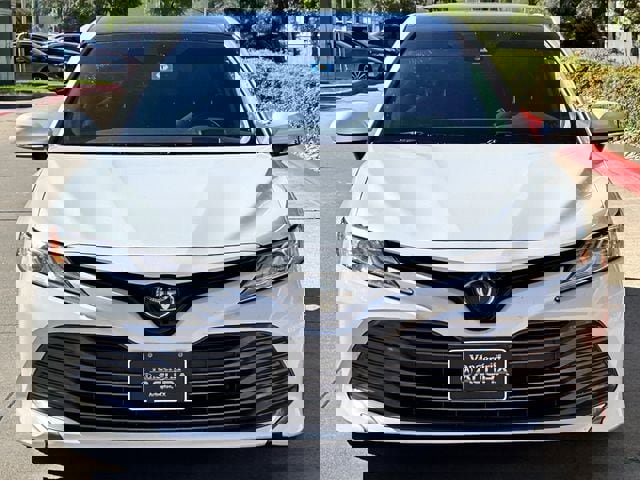 Used 2020 Toyota Camry XLE image 8