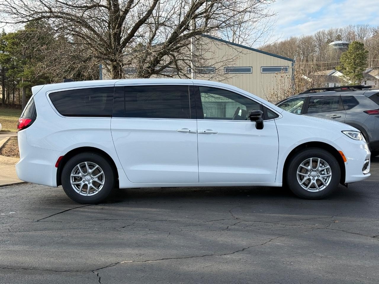 New 2026 Chrysler Pacifica Select FWD image 3