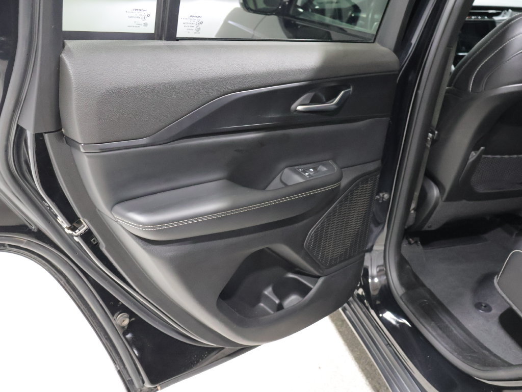 Used 2023 Jeep Grand Cherokee Altitude AWD/4WD image 18