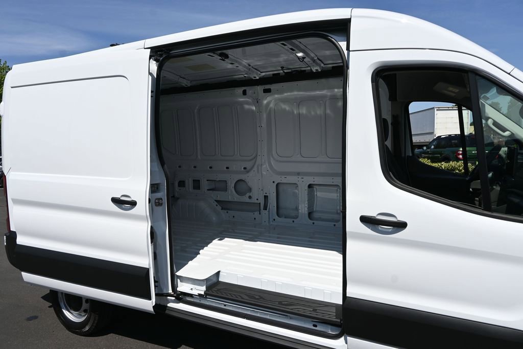 New 2026 Ford Transit 250 148 Medium Roof RWD image 23
