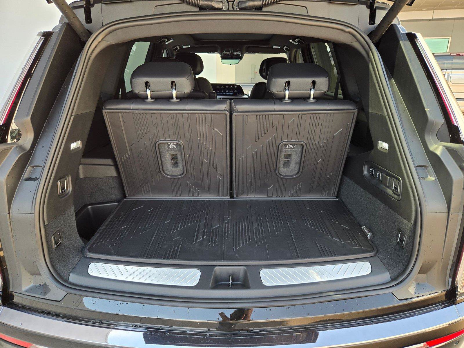 New 2027 Cadillac Vistiq Sport w/ LPO, Floor Liner Package AWD/4WD image 30