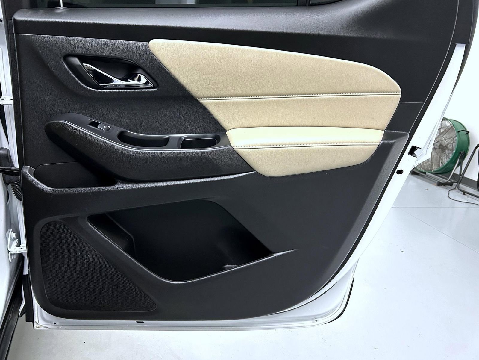 Used 2023 Chevrolet Traverse LS image 17