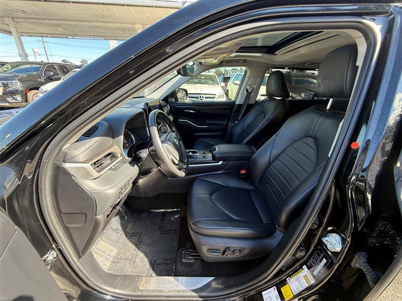 Used 2023 Toyota Highlander XLE FWD image 17