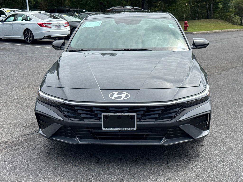 New 2026 Hyundai Elantra SEL Sport FWD image 2
