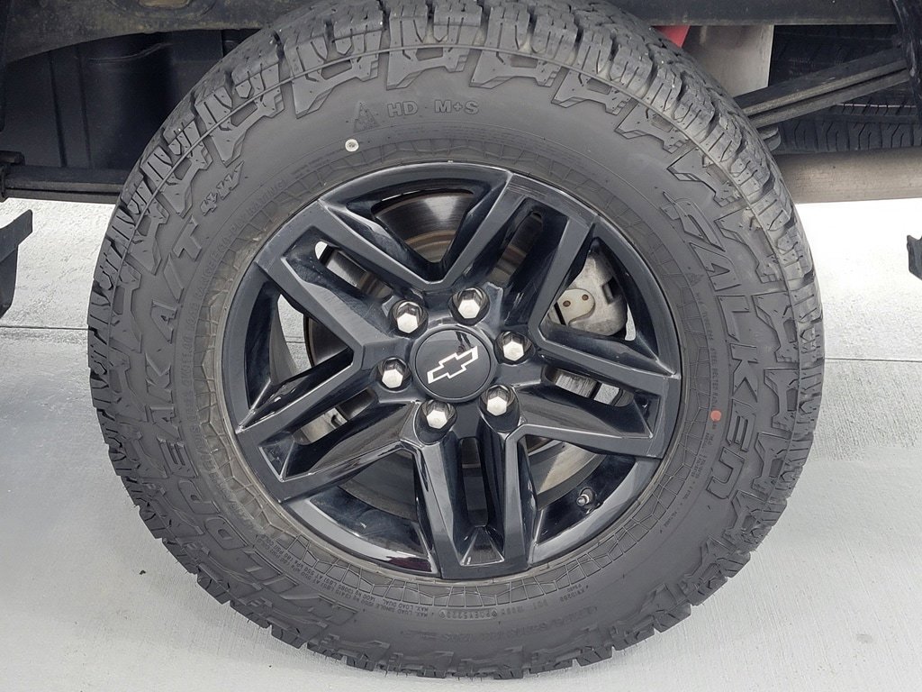 Used 2019 Chevrolet Silverado 1500 Custom Trail Boss w/ Custom Convenience Package AWD/4WD image 13
