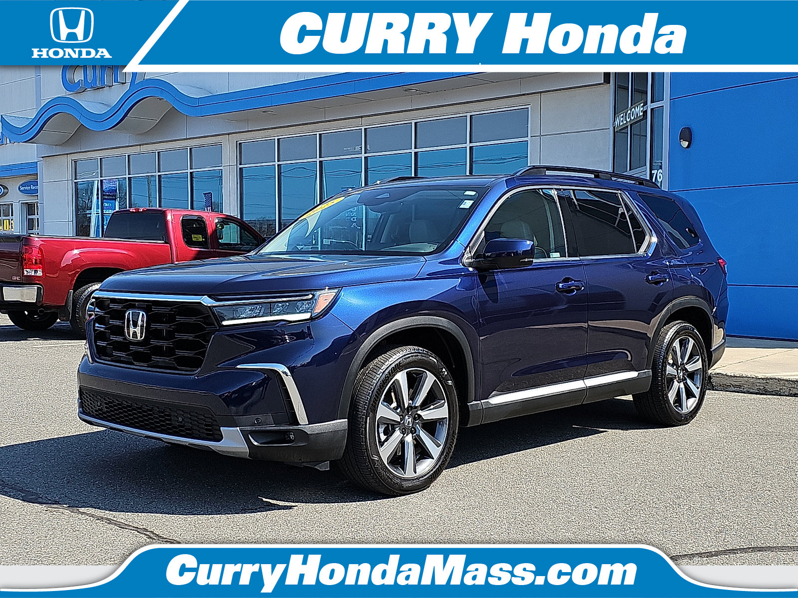 Used 2025 Honda Pilot Touring image 1