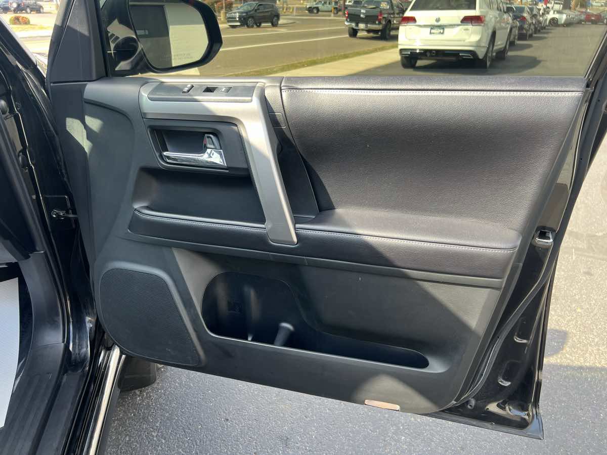 Used 2016 Toyota 4Runner Limited image 20