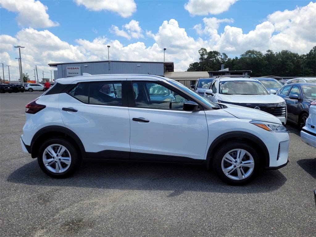 New 2025 Nissan Kicks Play S w/ Interior Electronics Package image 9