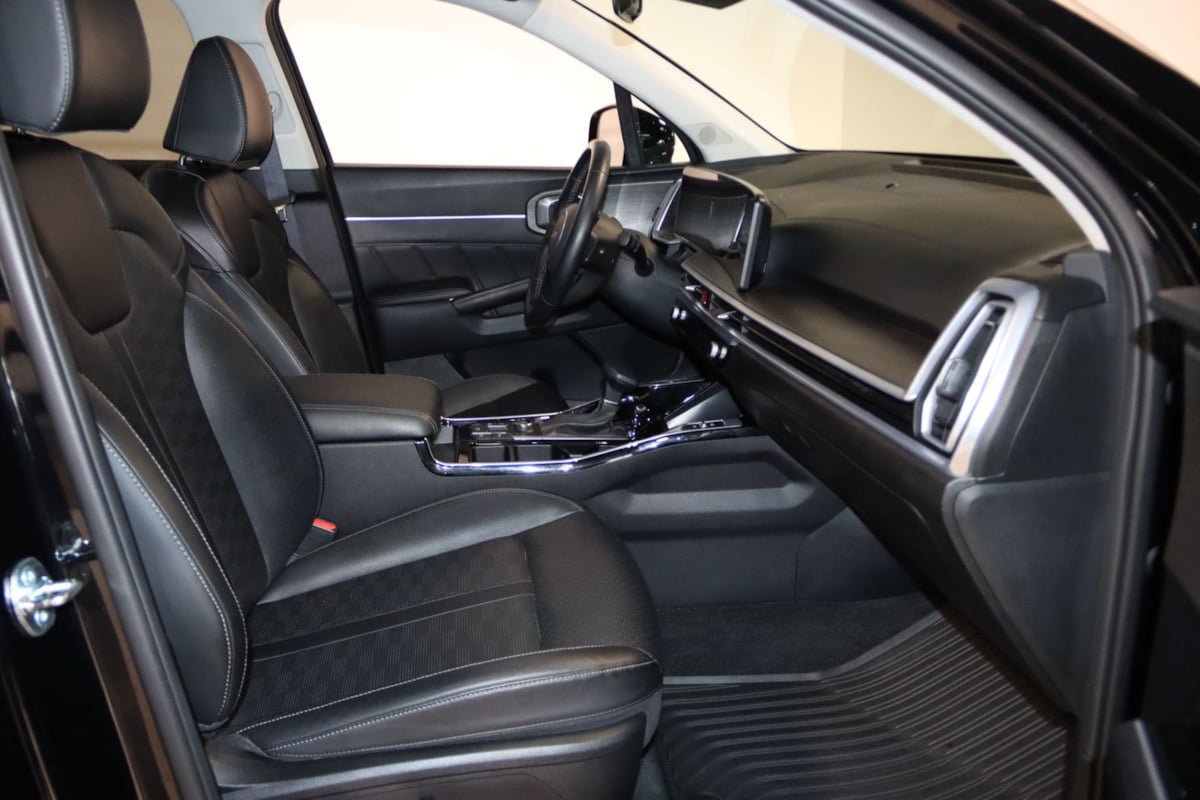 Used 2025 Kia Sorento SX AWD/4WD image 54