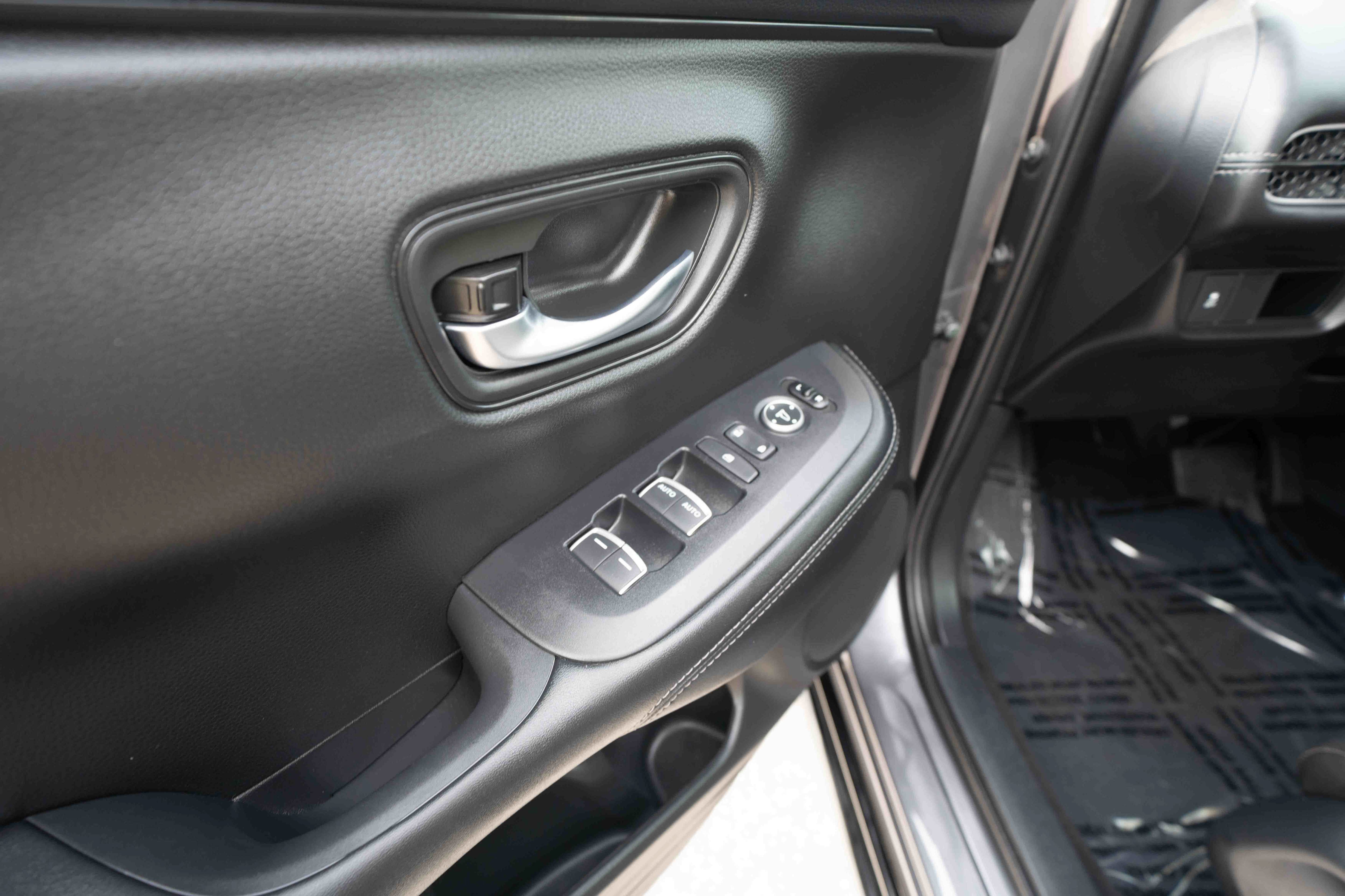 Certified 2026 Honda HR-V EX-L image 7