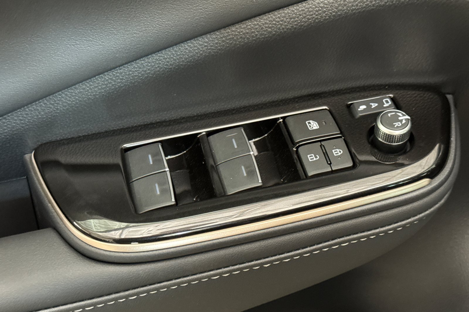 New 2027 Toyota Crown AWD/4WD image 12