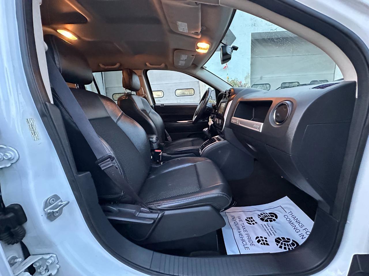 Used 2016 Jeep Compass Latitude image 32